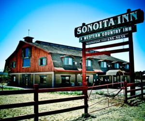Boutique Hotel Amongst Wine Country & Famous Steak House |  Arizona
